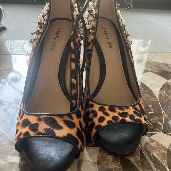 Gianni Bini cheetah print with jewels and pearls size 7 - Picture 4 of 5